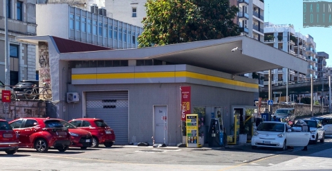 Bari, la stazione di servizio del sottopasso di Sant'Antonio? � l� dal 1952 ed � un'opera d'arte